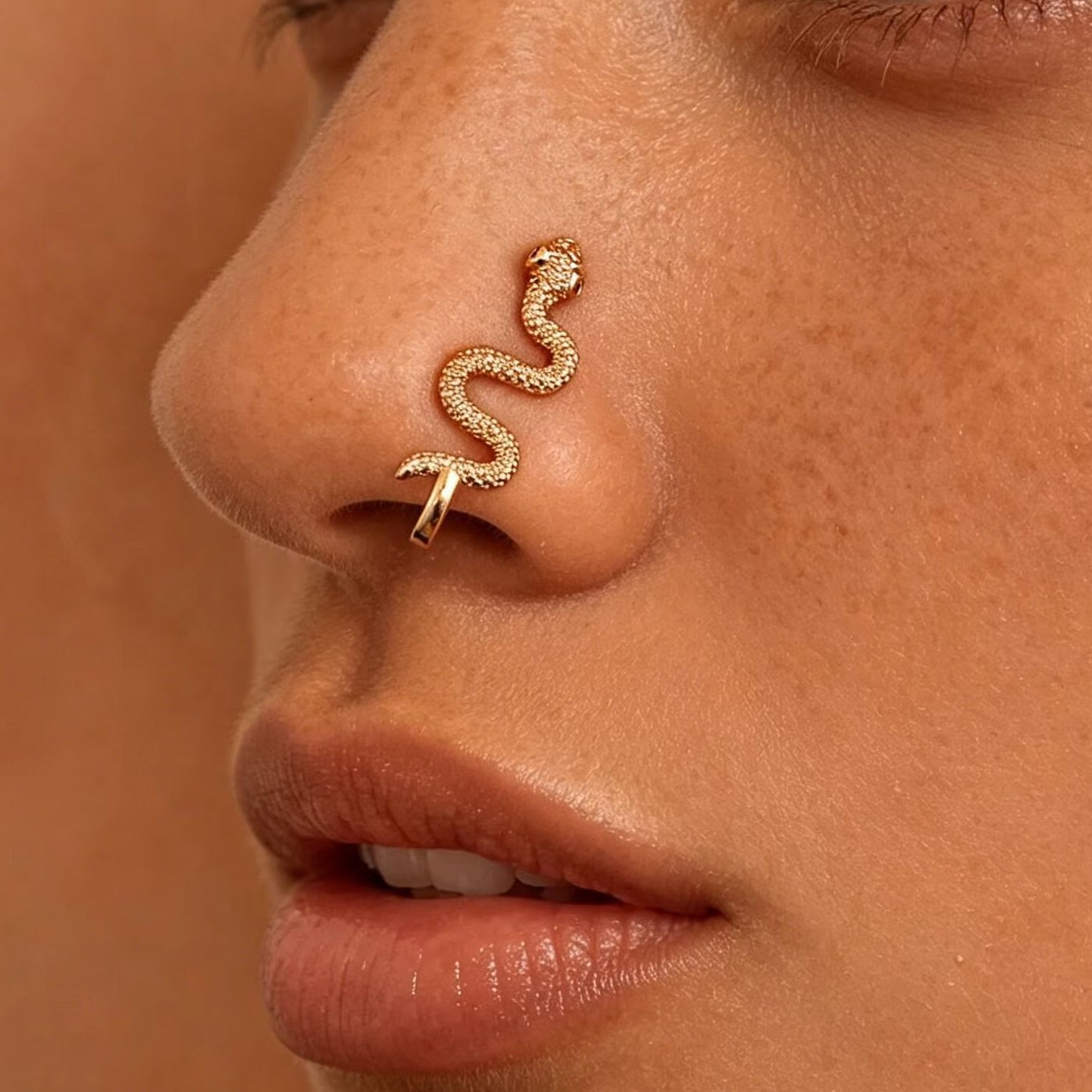 Body Jewelry Nose Ring - Cincin Hidung Bentuk Ular Bertekstur Emas