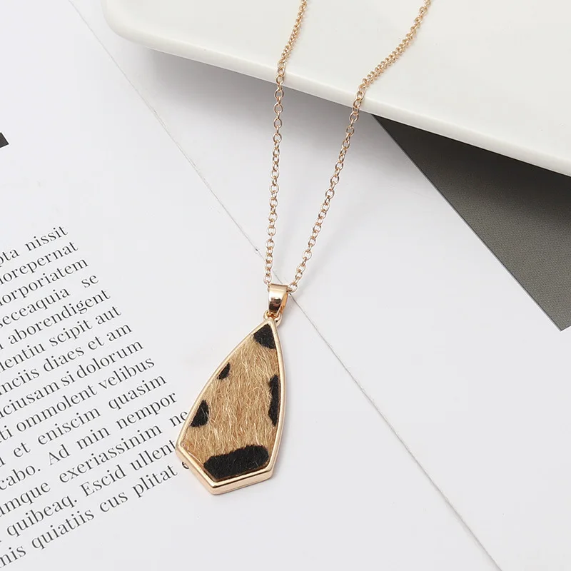 Kalung Liontin Geometris Melen - Body Jewelry Brands ulasan dan harga